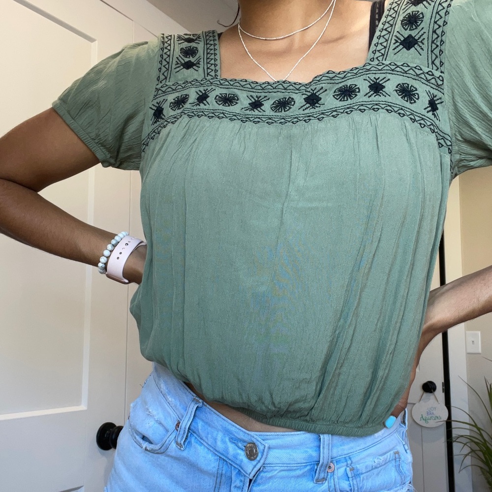 Navy green medium womens top | Mudd